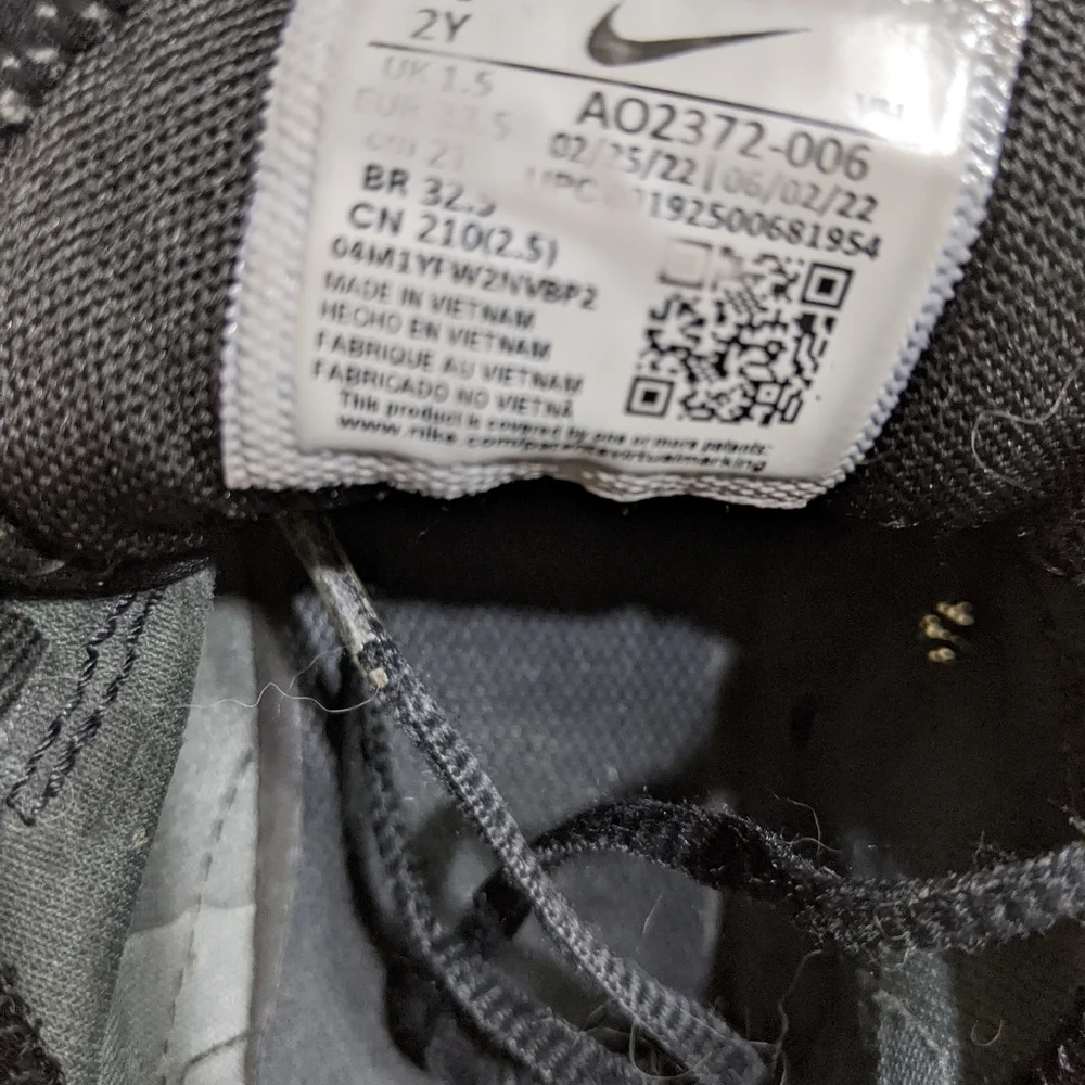Nike Air Max 270 size 2Y fair‎ condition